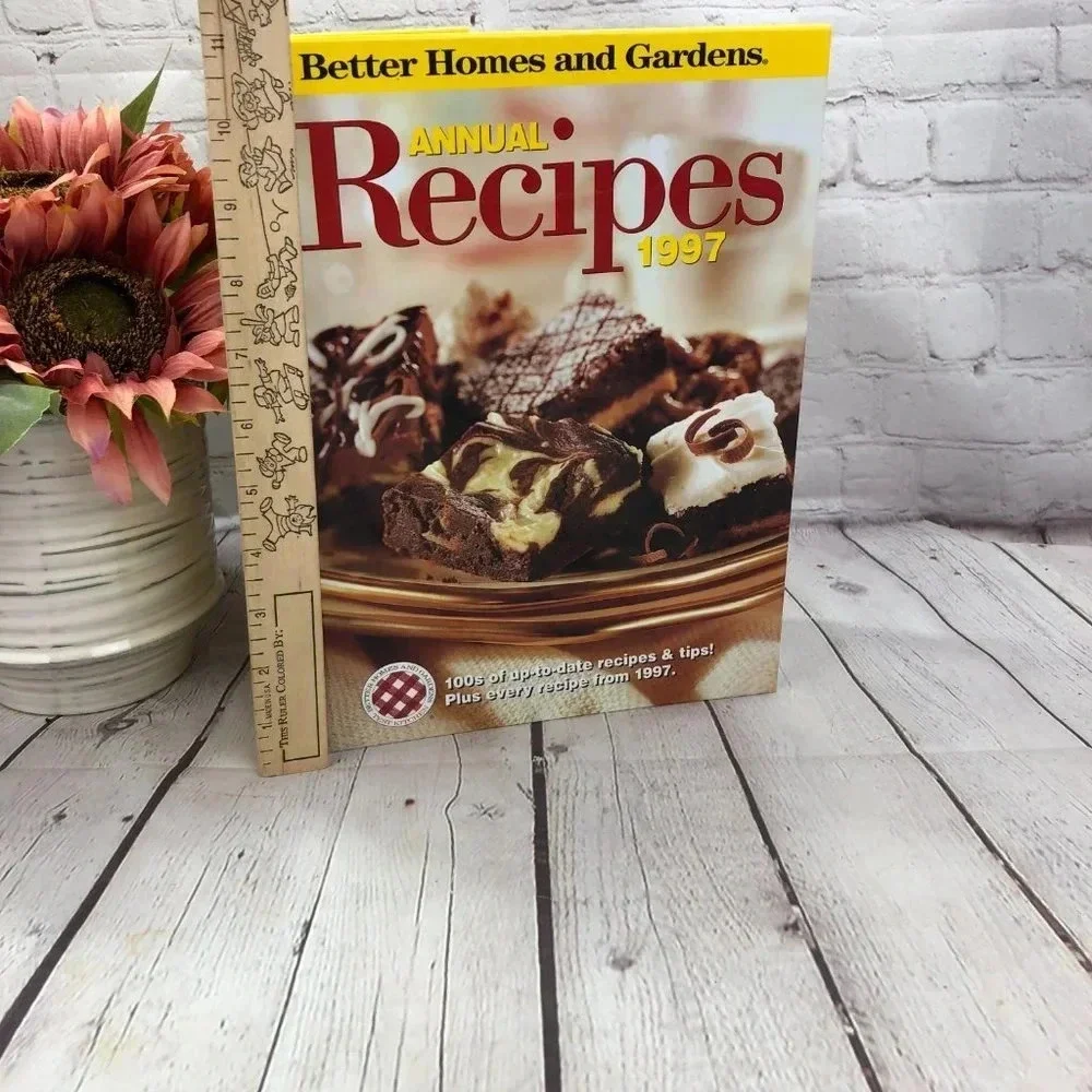 vintage Better homes and gardens Annual recipes cookbook 1997